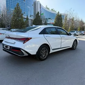 Hyundai Elantra 2024