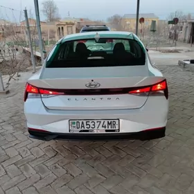 Hyundai Elantra 2022