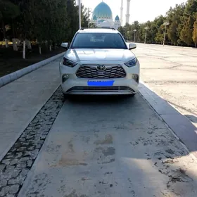 Toyota Highlander 2021