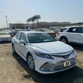 Toyota Camry 2021