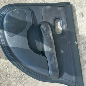 Nissan Versa 2010 obsifka 4st