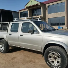 Nissan Navara 2004