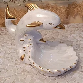 Фарфоровая ваза дельфинчики