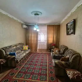 30 mkrn 4/3 etaž 2 komnat