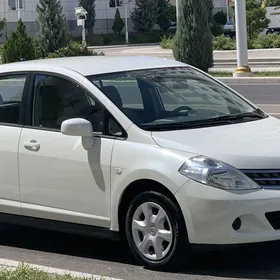 Nissan Tiida 2008