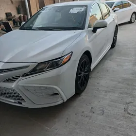 Toyota Camry 2021