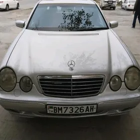 Mercedes-Benz E320 2001