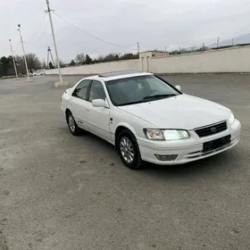 Toyota Camry 2001