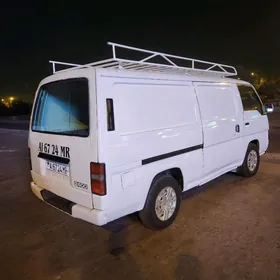 Nissan Urvan 1999