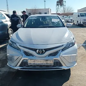 Toyota Camry 2021