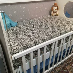 Детская кроватка