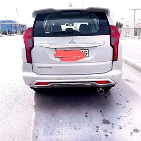 Mitsubishi Pajero 2020