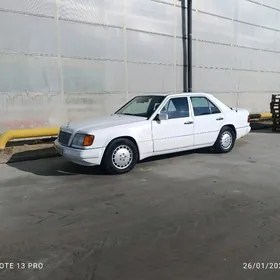 Mercedes w124 pawarotnik gyzyl