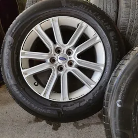 EXPLORER FORD 255 60 18