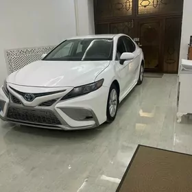 Toyota Camry 2021