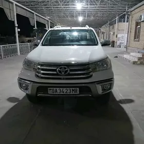 Toyota Hilux 2016