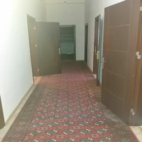 kvartira bez hazyayin