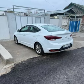 Hyundai Elantra 2019