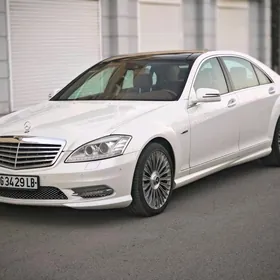 Mercedes-Benz S-Class 2011
