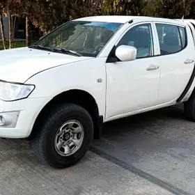 Mitsubishi L200 2010