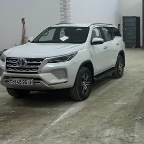 Toyota Fortuner 2022