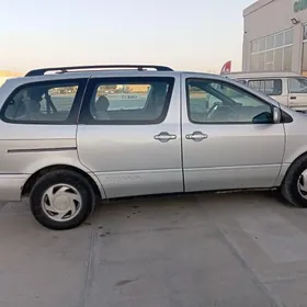 Toyota Sienna 2002