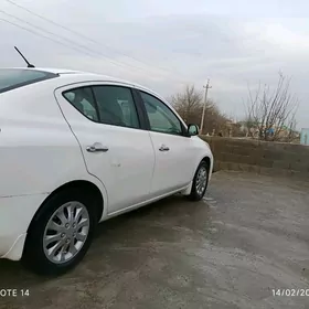 Nissan Versa 2012