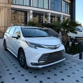 Toyota Sienna 2021
