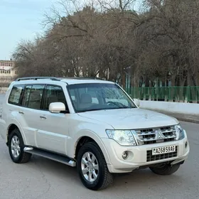 Mitsubishi Pajero 2014