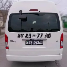 Toyota Hiace 2015