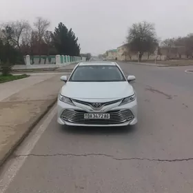 Toyota Camry 2019