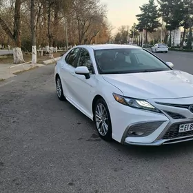 Toyota Camry 2021