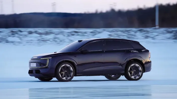 Audi вывел на зимние тесты свой первый кроссовер без четырех колец