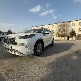 Toyota Highlander 2021