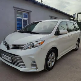 Toyota Sienna 2020