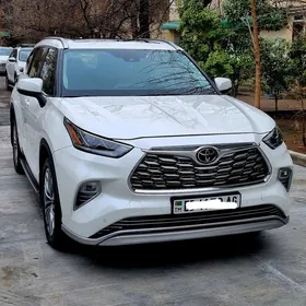 Toyota Highlander 2021