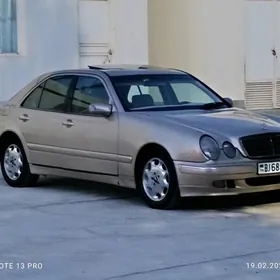 Mercedes-Benz E320 2001