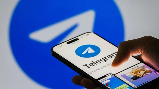 Telegram şahsy çatlarda habar göçürmegi gadagan etmäge taýýarlanýar