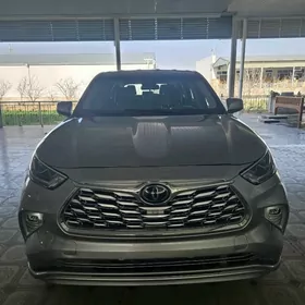 Toyota Highlander 2021