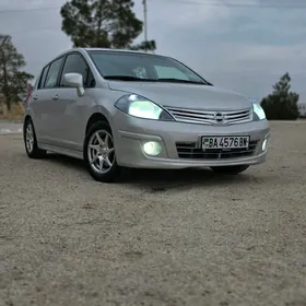 Nissan Tiida 2011
