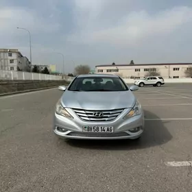 Hyundai Sonata 2011