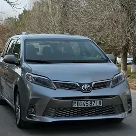 Toyota Sienna 2015