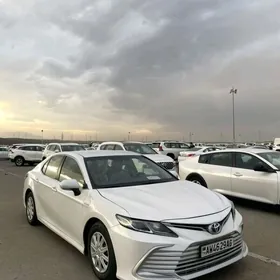 Toyota Camry 2021