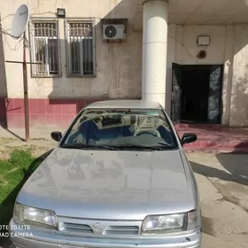 Nissan Primera 1990