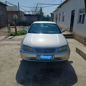 Toyota Camry 2000