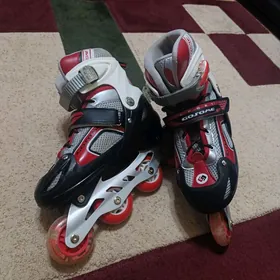 Ролики красного цвета