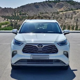 Toyota Highlander 2021