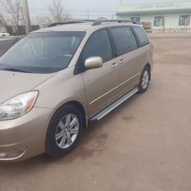 Toyota Sienna 2004