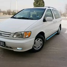 Toyota Sienna 2003