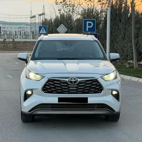 Toyota Highlander 2021
